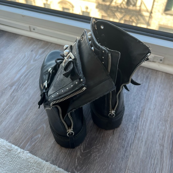 Zara - Moto Style Boots w Pearl Details - Picture 3 of 4